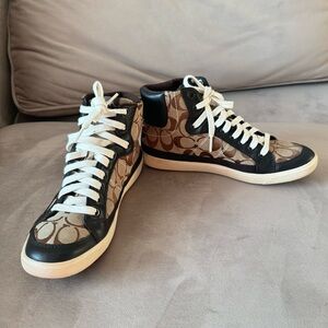 Women high top shoes sz 7,5 brown signature